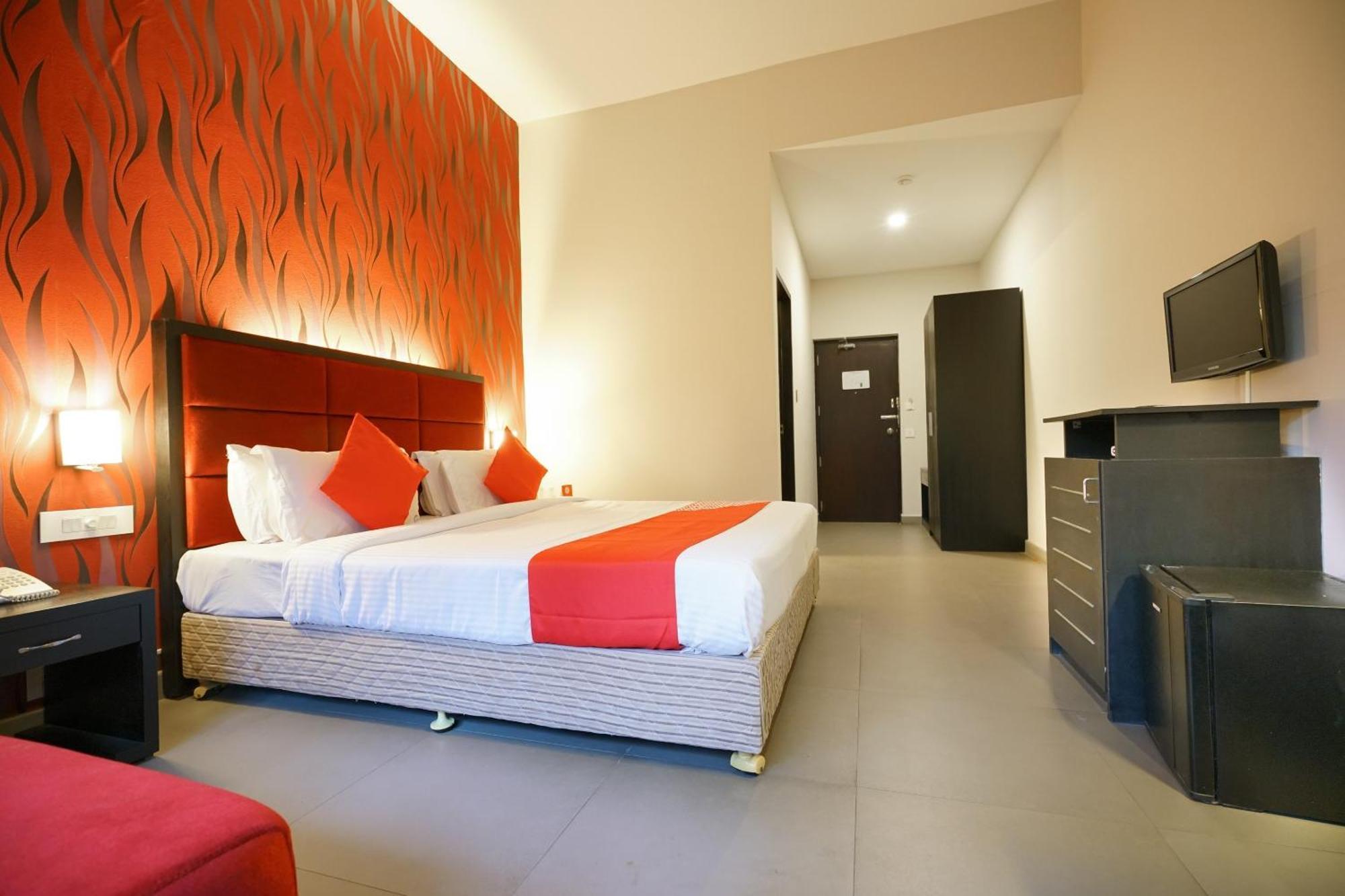 Super Townhouse Mookkannoor Tourist Home Angamali Luaran gambar