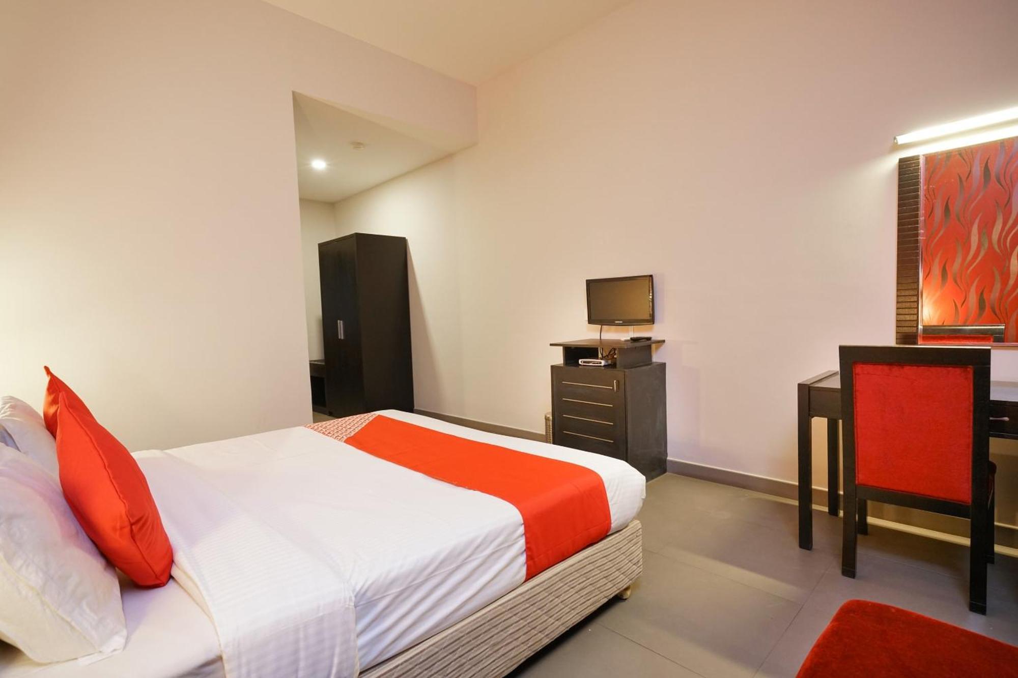 Super Townhouse Mookkannoor Tourist Home Angamali Luaran gambar
