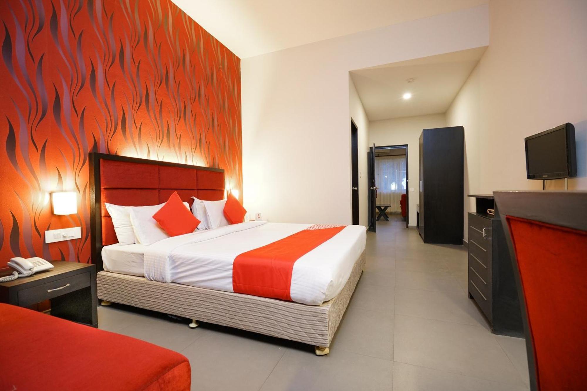 Super Townhouse Mookkannoor Tourist Home Angamali Luaran gambar