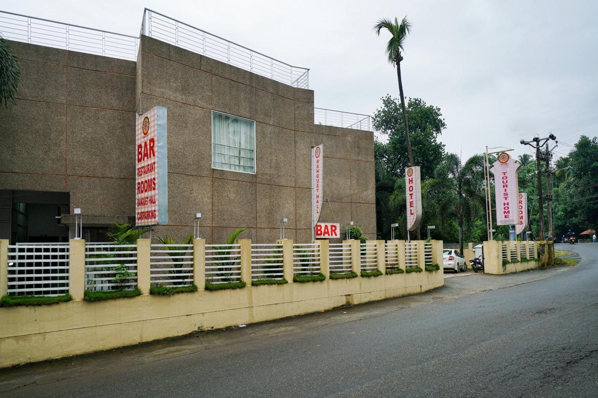 Super Townhouse Mookkannoor Tourist Home Angamali Luaran gambar