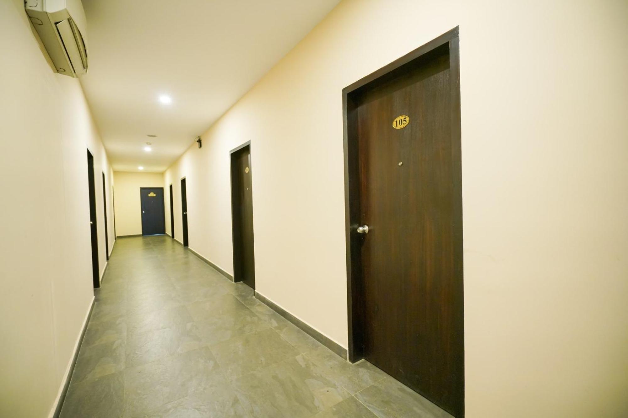 Super Townhouse Mookkannoor Tourist Home Angamali Luaran gambar
